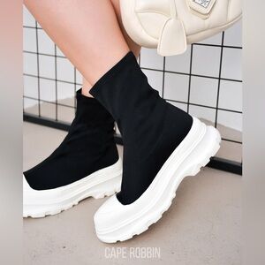 Cape Robbin Gig-Sideper sneaker boots 🥾 BRAND NEW❣️Size 7